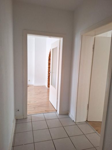 Sanierte 3,5 Zimmer-KDB Wohnung (ca. 70 qm) mit Einbauküche und Balkon / Holsterhausen – Diele