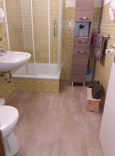 Möbliert und bezugsfertig: 2-Zimmer-Wohnung nahe Büsum – Bad