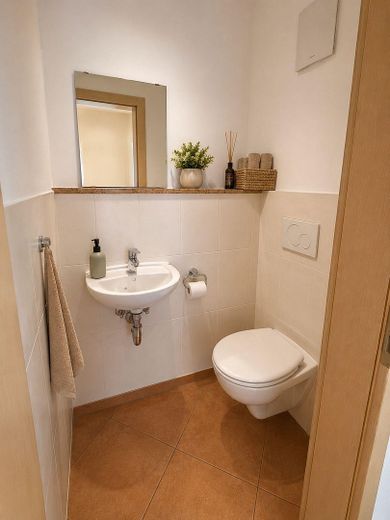4-Zi.-Wohnung mit großem Balkon in Feldkirchen-Westerham – Gäste-WC