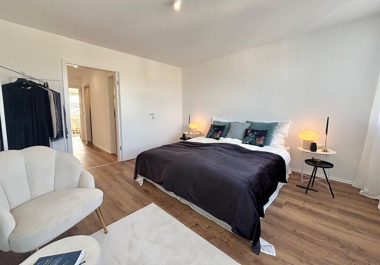 Modernisierte 4,5-Zimmer-Wohnung mit großem Balkon und Tiefgarage in Balingen – Elternschlafzimmer