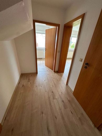Gemütliche 2-Zimmer mit neuen Laminat und Einbauküche in guter Lage! – PHOTO-2026-06-18-10-32-22_1