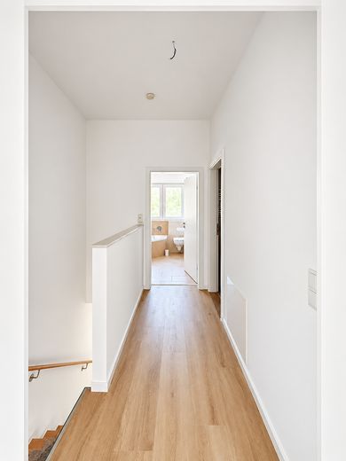 Modernes Reihenmittelhaus mit Garten & Vollkeller – gepflegt und sofort bezugsfrei – OG - Flur