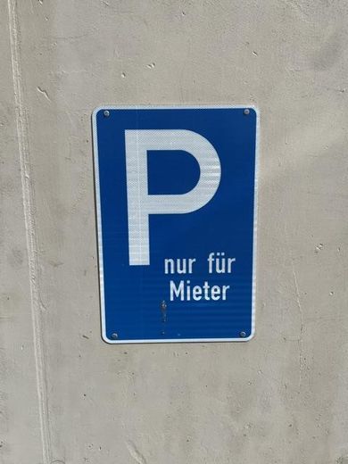 Ein Haus, zum Wohnen und Arbeiten nahe Chemnitz zu verkaufen. – Parkplatz
