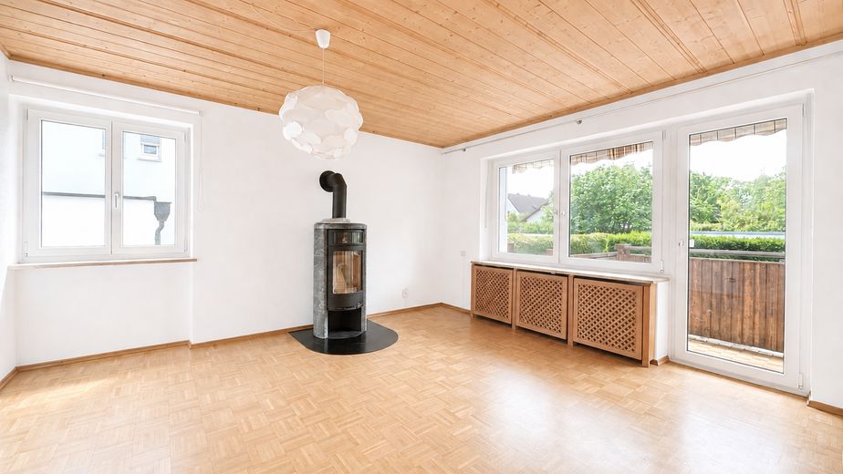 PROVISIONSFREI: Attraktive 3-Zimmer-Wohnung mit Balkon in ruhiger Lage München-Aubing – Wohzimmer mit Kamin