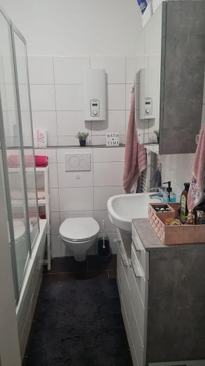Sanierte 3,5-Zimmer-Wohnung in ruhiger Sackgassenlage – Bad