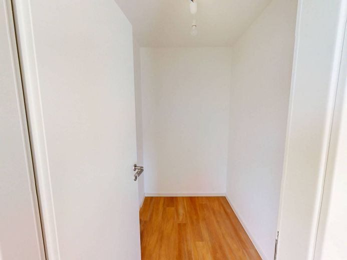 Appartement neuf moderne de 3 pièces avec cuisine équipée et BALCON ensoleillé – Abstellraum