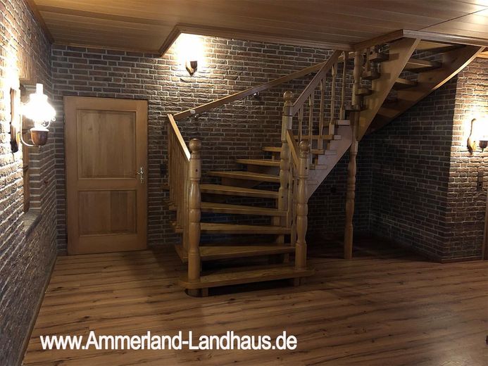 Flur EG Treppe ins OG