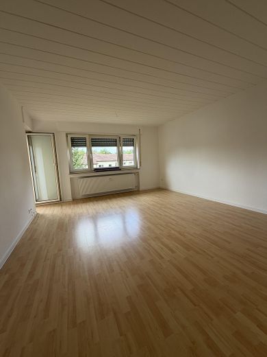 Senza provvigione con posto auto - Appartamento ristrutturato con vista sul verde – Wohnzimmer