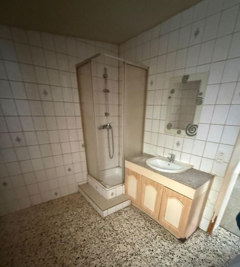 Maison individuelle nécessitant des travaux de rénovation avec grange, située au calme à Bretzfeld – Photo 9