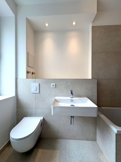 Sofort bezugsfertig und vollständig modernisierte 2 Zimmer Wohnung – Bad