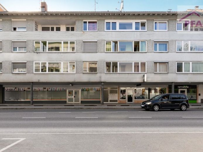 ATTRAKTIVE, MÖBLIERTE 2 ZIMMER-WOHNUNG FÜR
KAPITALANLEGER IM WG-KONZEPT IN SINGEN-CITY! – Foto 1