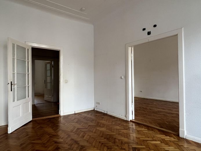 Wunderschöne 4-Zimmer-Altbauwohnung mit Garten in Wilmersdorf, nahe Rüdesheimer Platz – Durchgang vorn rechts/links