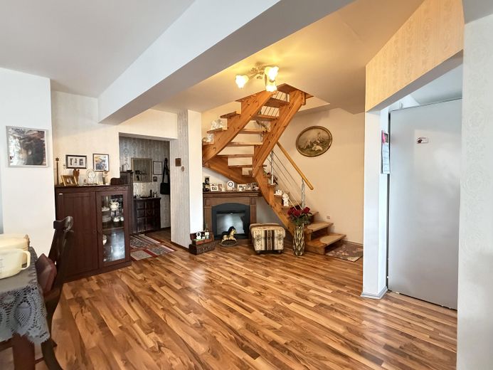 100m² Wohnung mit Fußbodenheizung, Klimaanlage, Balkon, 2 PKW Stellplätze – Foto 6