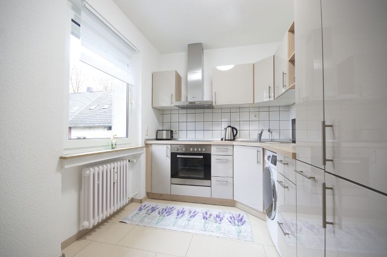 Helle Wohnung mit Balkon nahe der A52 mit Parkplatz und Waschmaschine. Ideal für Pendler. – 22d0052b48fb1809aa2b58e6fb54c50212677037.jpg