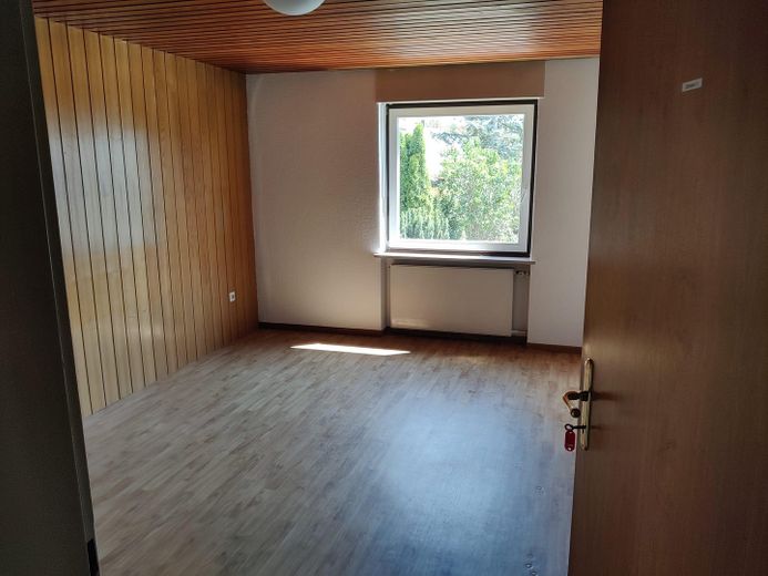 Bezugsfertiges Reihenhaus mit lichtdurchfluteter Glasterrasse – OG Schlafzimmer Bild 2