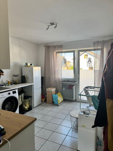 2 кімнати серед зелені, 2 сонячні тераси, Зігбург-Кальдауен, вільна відразу – Küche