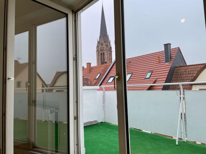 Renovierte 2,5-Raum-Penthouse-Wohnung mit Balkon in Kaiserslautern – Balkon Blick Nord West