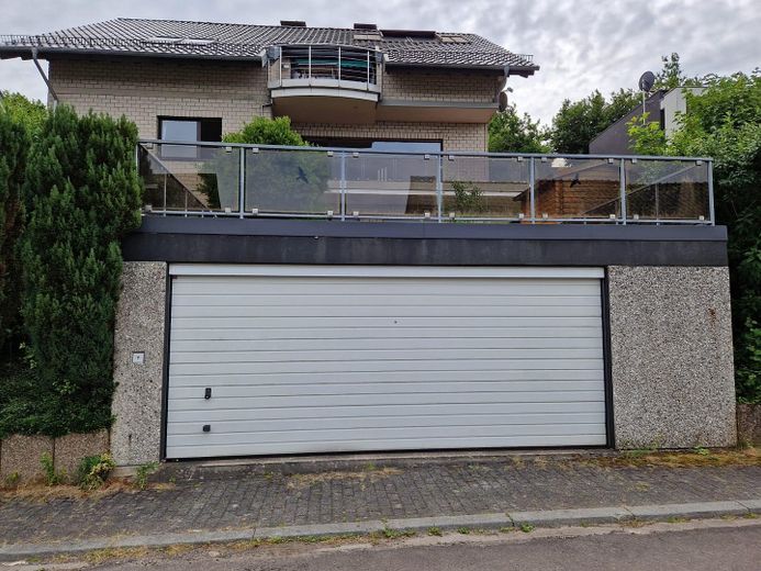 Garage mit Sektionaltor