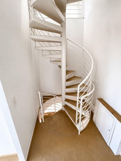 Tranquilo dúplex de 5 habitaciones en 3 niveles | 130 m² | Amplias vistas a zonas verdes | Plaza de aparcamiento | Sin comisión – Foto 5