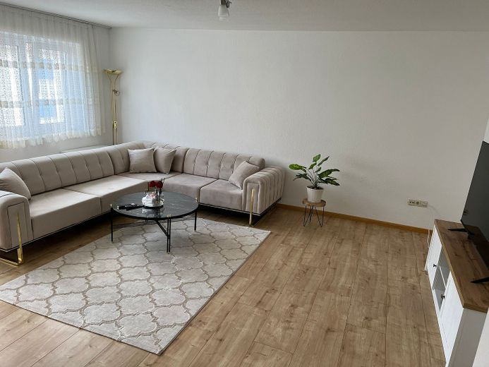 Mtl. 545€ Rate für Eigennutzer!!! Schöne 4,5 Zi-Whg. mit Balkon in Ablach zu verkaufen! (6) (ID-130) – Wohnzimmer