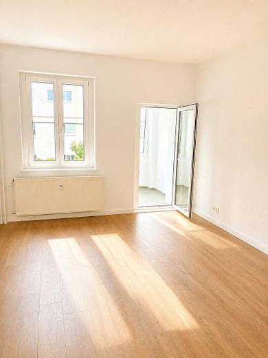 Herzlich Willkommen im Gertrudenhof! 1,5 Zimmer-Wohnung in Alt-Hohenschönhausen – Wohnzimmer