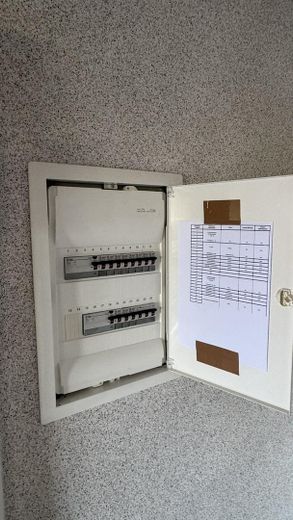 Einfach einziehen: Top-Sanierte Eigentumswohnung in Alt-Vinnhorst – Sanierte Elektrik