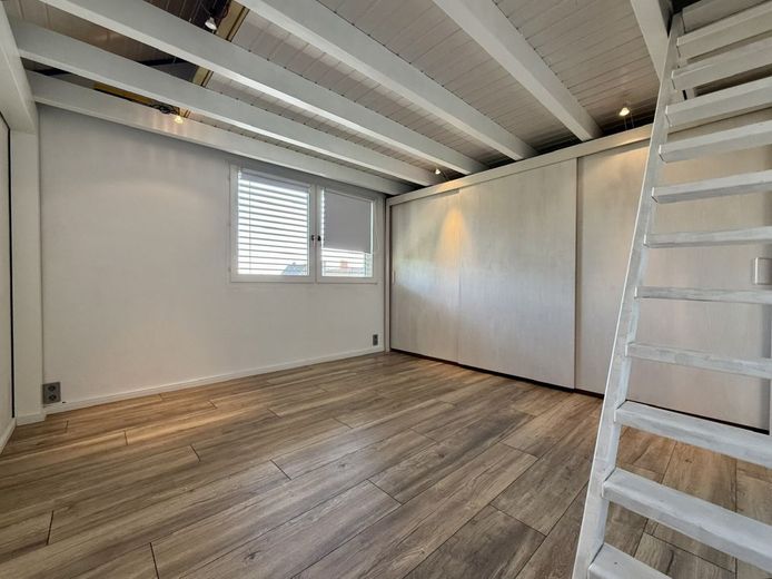 Fröndenberg-Westick: Eigentumswohnung der besonderen Art mit Balkon plus Tiefgaragenstellplatz! – Elternschlafzimmer
