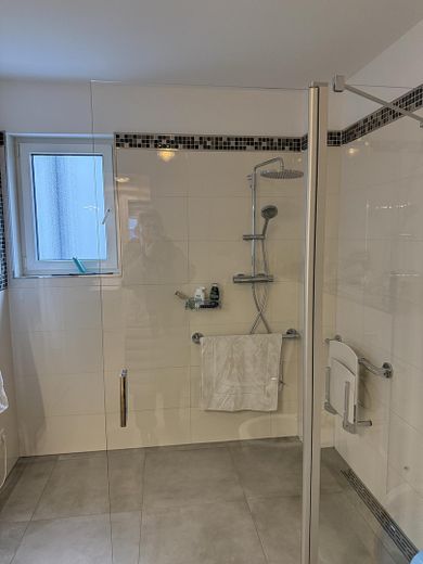 Bad mit ebenerdiger Dusche