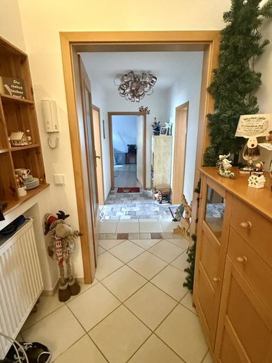 Wohnen mit Charakter - großzügige Altbauwohnung mit Balkon und Carport in Minden - Süd – Flur