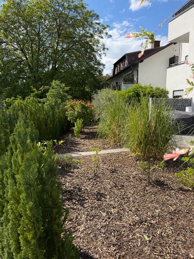Attico di 4 locali di prima qualità con terrazza sul tetto e garage + posto auto – senza commissioni – Garten