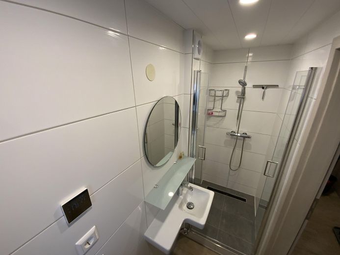 Einziehen, loskochen & wohlfühlen: Modernisiertes XL-Haus mit Traumküche, Komfort-Garage & Garten – Gäste-WC 01