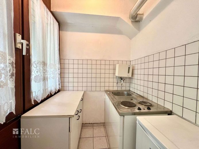 Bezugsfrei: Helles City-Apartment mit Balkon, EBK &amp; Aufzug in Top-Lage – Küche