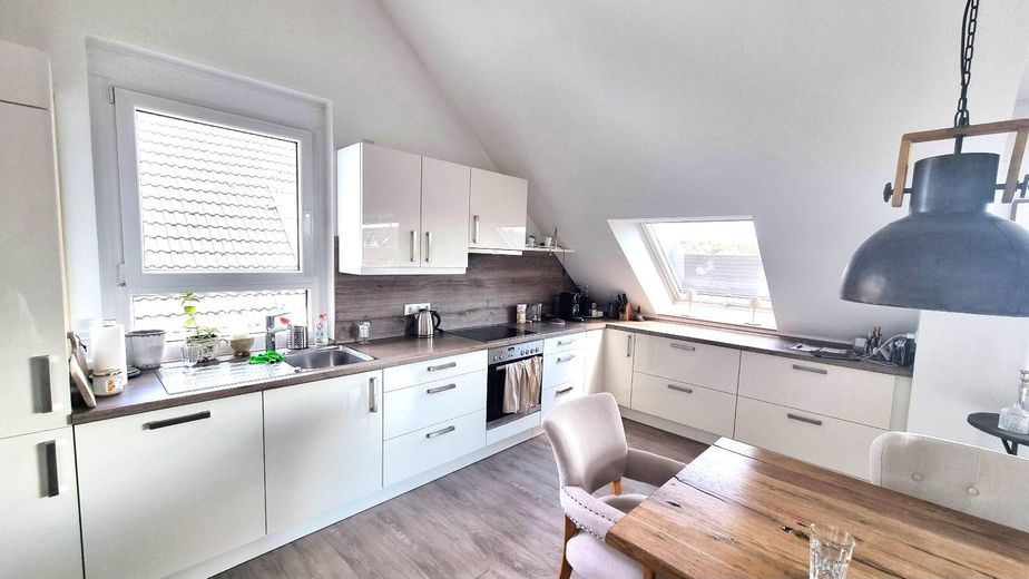 ++ EXCLUSIVES PENTHOUSE IN KORNTAL: BARRIEREFREI MIT AUFZUG - DACHTERRASSE MIT STADTBLICK ++ – Küche
