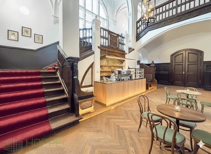 Schloss Siethen - Repräsentative Büro-, Kanzlei- oder Praxisräume in Seenähe – Cafe (Einrichtungsbeispiel KI generiert)
