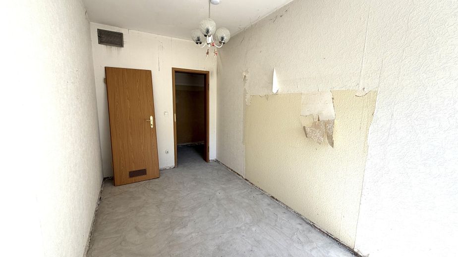 Rohdiamant in Top-Lage: Ebenerdiger Bungalow mit großem Garten – viel Platz für Familien – Kinderzimmer / Home Office 2