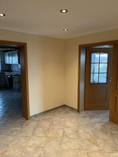 Spazio abitativo per tutti - 5 locali, 170 m², 2 bagni, stufa svedese, balcone, vista – Flur