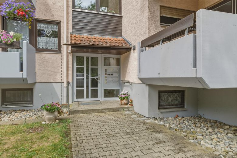Entrare e sentirsi a casa: appartamento di 2,5 locali libero da subito a Ulm-Wiblingen – Eingang