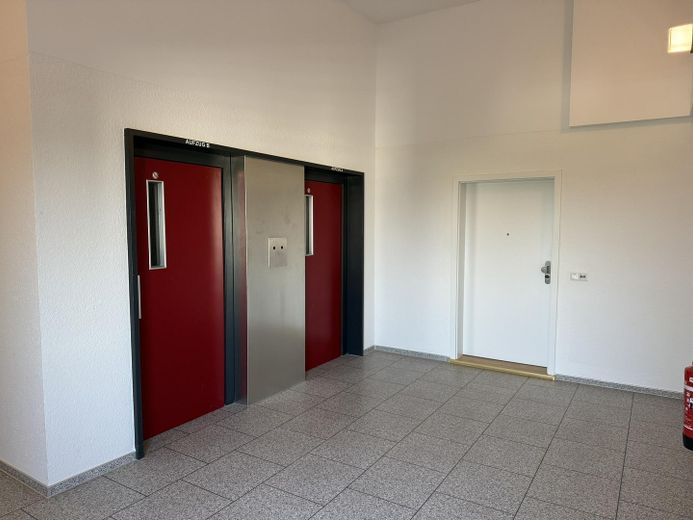 Aufzüge direkt vor der Wohnung