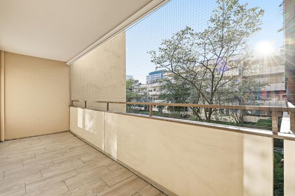 Helle 2,5-Zimmer-Wohnung mit großem Südwestbalkon und EBK