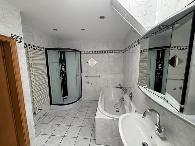85 qm Wohnung zu vermieten. – Bad/WC