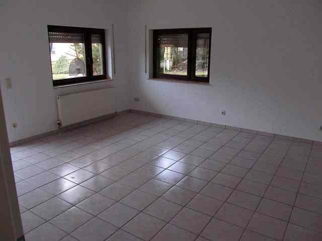 Sonnige Eigentumswohnung 65 qm 3 ZKB Brandoberndorf große 15 qm Terrasse südwest – Wohnzimmer