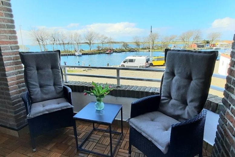 Einzigartige Ferienwohnung mit beidseitigem Ostseeblick-Toplage Orth/Fehmarn-provisionsfrei – Blick vom Balkon auf den Hafen
