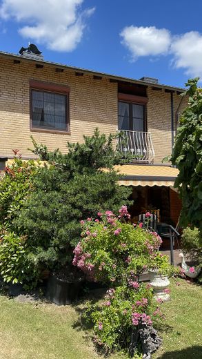 PROVISIONSFREI! Außergewöhnlich gepflegtes Reihenhaus,schöne Sonnenterrasse,Garten,Garage – Rückansicht