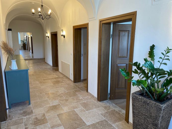 Appartamento al piano terra quasi nuovo con dotazioni di pregio e architettura eccezionale – Foto 9
