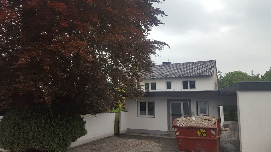 Flachbau + Wohnhaus neu