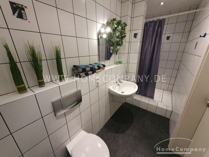 Sehr schöne 3 Zi.-Whg., möbliert. Mit gr. Dachterrasse zur Gemeinschaftsnutzung. – aaea74d7b6cead652e3e452fd261d0806755d177.jpg