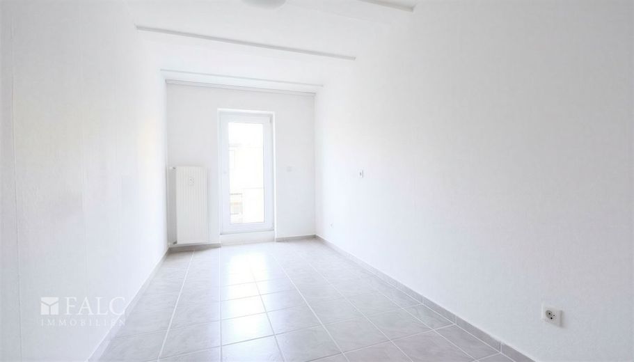 Renditeobjekt Marxloh - MFH mit 912 m² Wfl., sanierungsbedürftig – Küche 1OG - (KI generiert)