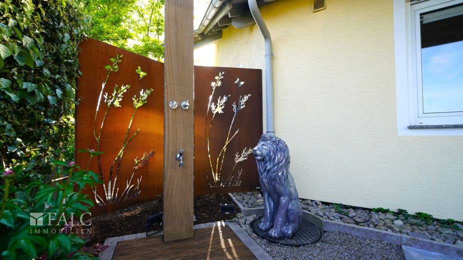 Stilvoll und viel Grün in Bad Rappenau - FALC Immobilien Heilbronn – ... und Outdoor-Dusche