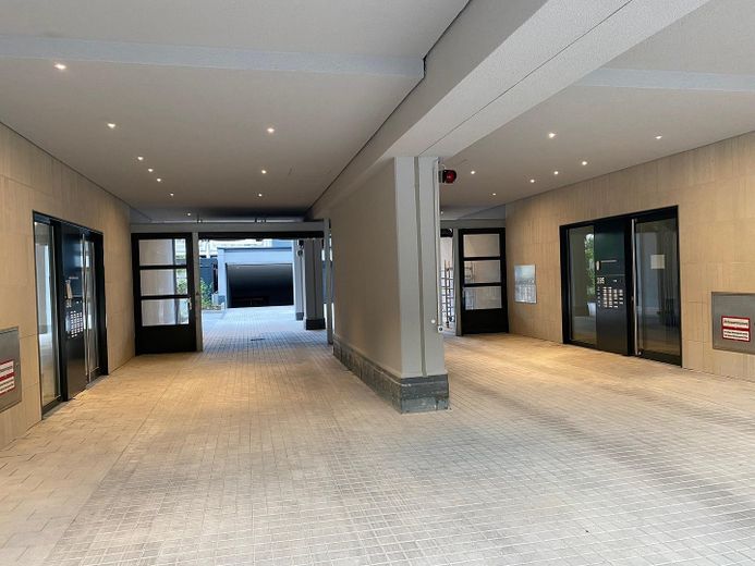 Traumhaft schöne Penthousewohnung  mit Dachterrasse – Zufahrt Tiefgarage, Eingang