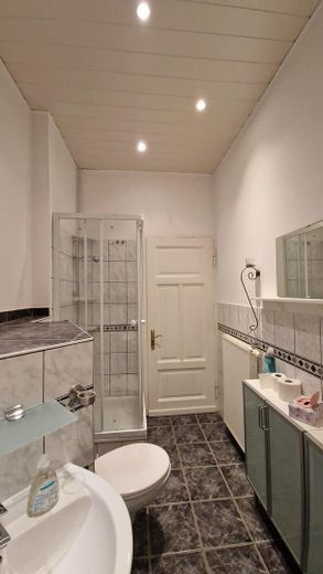 Reserviert: 3,5-Zimmer-Wohnung mit Privatgarten in Zweifamilienhaus, sanierter Altbau – Bad